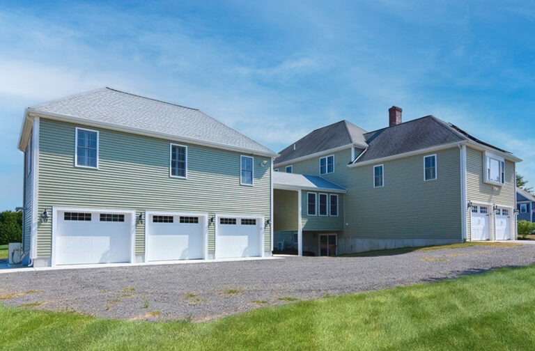 Outdoor Personia 3-Car Garage in Bellingham, MA 01