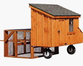 This chicken coop has portability and durable design making cleaning and chores easy.